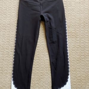 Like new ATHLETA CAPRIS leggings